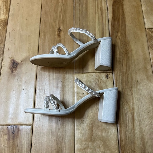 Dolce Vita Barrit Pearl Heals - Picture 11 of 13